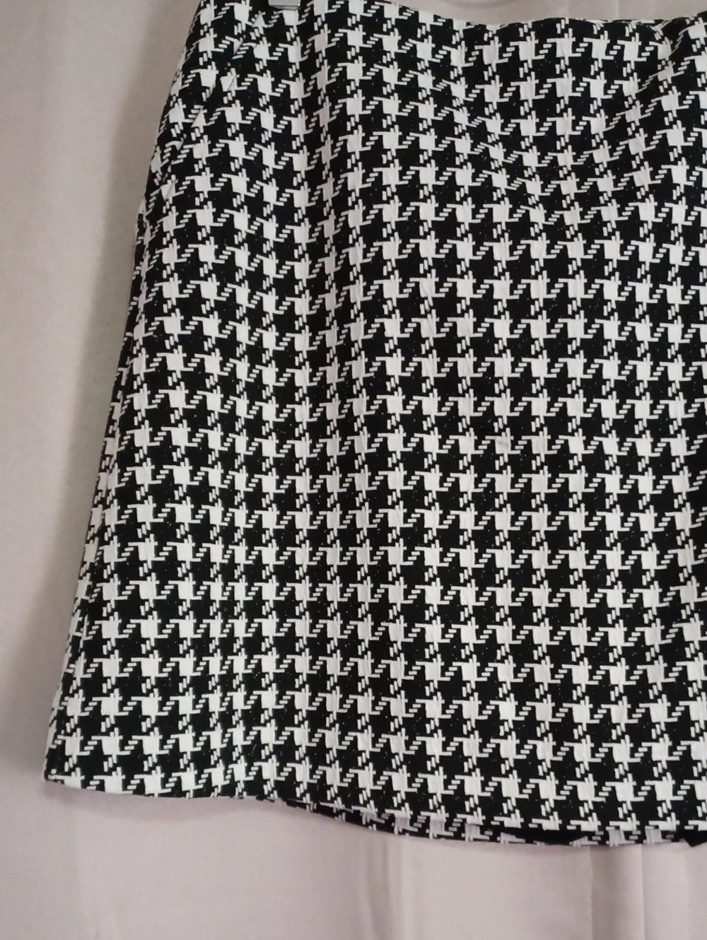 CAbi Passport Houndstooth Black White Mini Skirt Shorts Pockets Stretch Classic